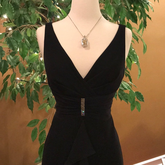 Donna Morgan Dresses & Skirts - DONNA MORGAN BLACK PARTY DRESS W/RHINESTONE CENTER